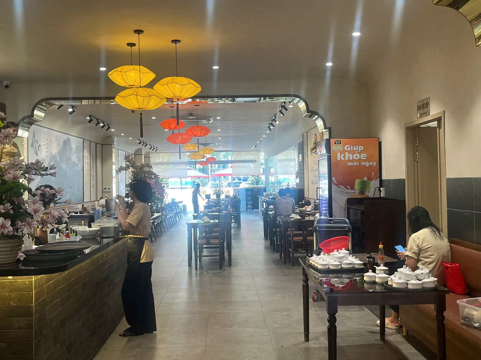 Lối vào và quầy tiếp đón